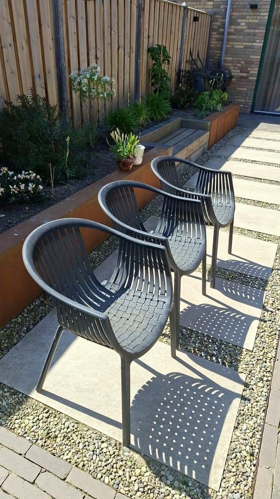 3 zwarte tuinstoelen, Ophalen, Gebruikt, Kunststof, Stapelbaar