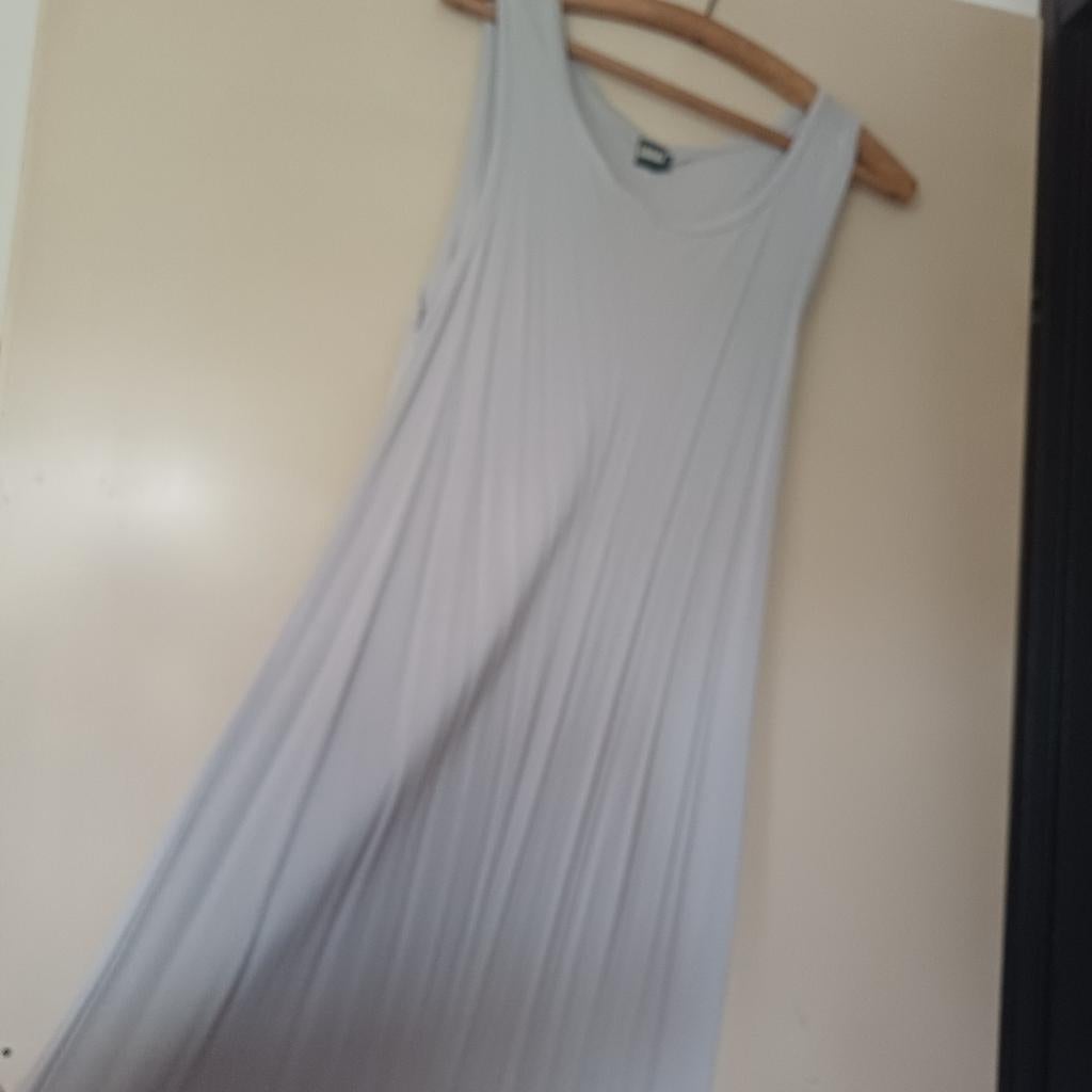 Grijze maxi jurk - Didi - Maat l xl glans onderjurk, Kleding | Dames, Jurken, Maat 42/44 (L), Didi, Ophalen of Verzenden, Zo goed als nieuw