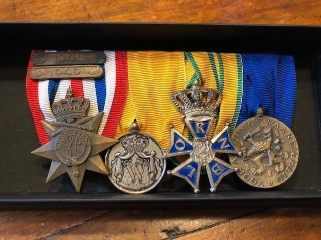 Medaille set Sergeant Majoor der Mariniers, Verzamelen, Militaria | Algemeen, Marine, Lintje, Medaille of Wings, Nederland, Ophalen of Verzenden