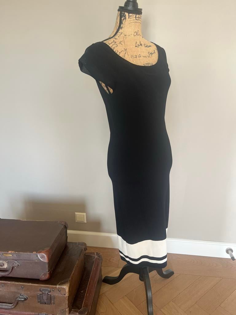 Nikkie Zwarte Gebreide Jurk met Witte Biezen - Maat 42, Zwart, Maat 42/44 (L), Ophalen of Verzenden, Zo goed als nieuw