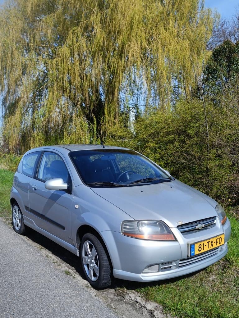 Chevrolet Kalos 1.4 16V 3D AUT 2007 Grijs, Auto's, Chevrolet, Stof, 40 €/maand, 4 cilinders, Particulier
