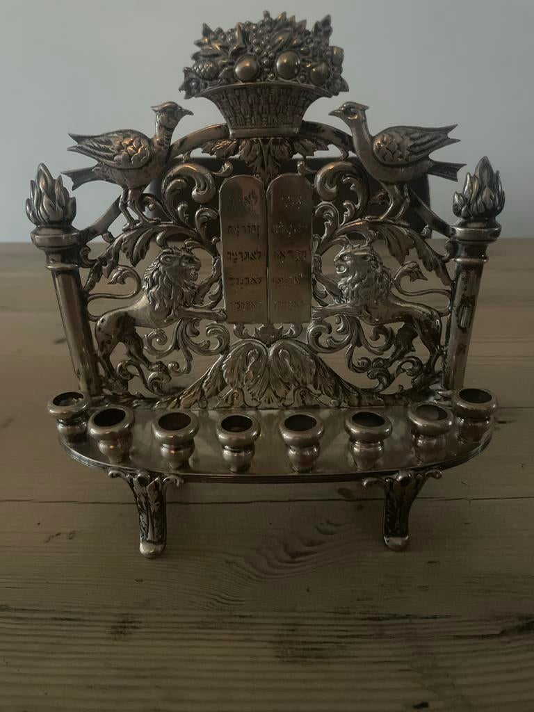 Verzilverde Antieke kandelaar met leeuwen en vogels, Ophalen of Verzenden, Overige materialen