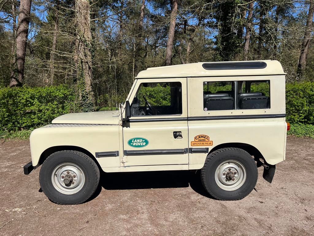 Landrover Santana diesel 1981 Wit, Auto's, Oldtimers, Land Rover, Zwart, 7 stoelen, Wit