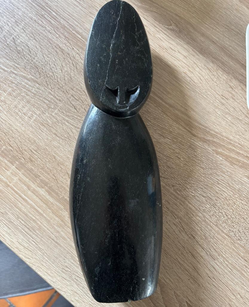 Afrikaans beeld gesigneerd mudhokwani, Antiek en Kunst, Ophalen, Overige onderwerpen, Brutalistisch, Steen of Keramiek