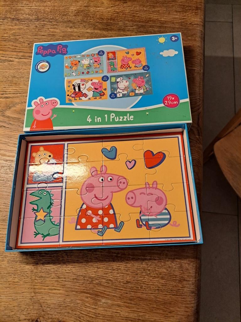 Peppa Pig,  4 in 1 puzzel, Kinderen en Baby's, Speelgoed | Kinderpuzzels, Ophalen of Verzenden, 10 tot 50 stukjes, Zo goed als nieuw