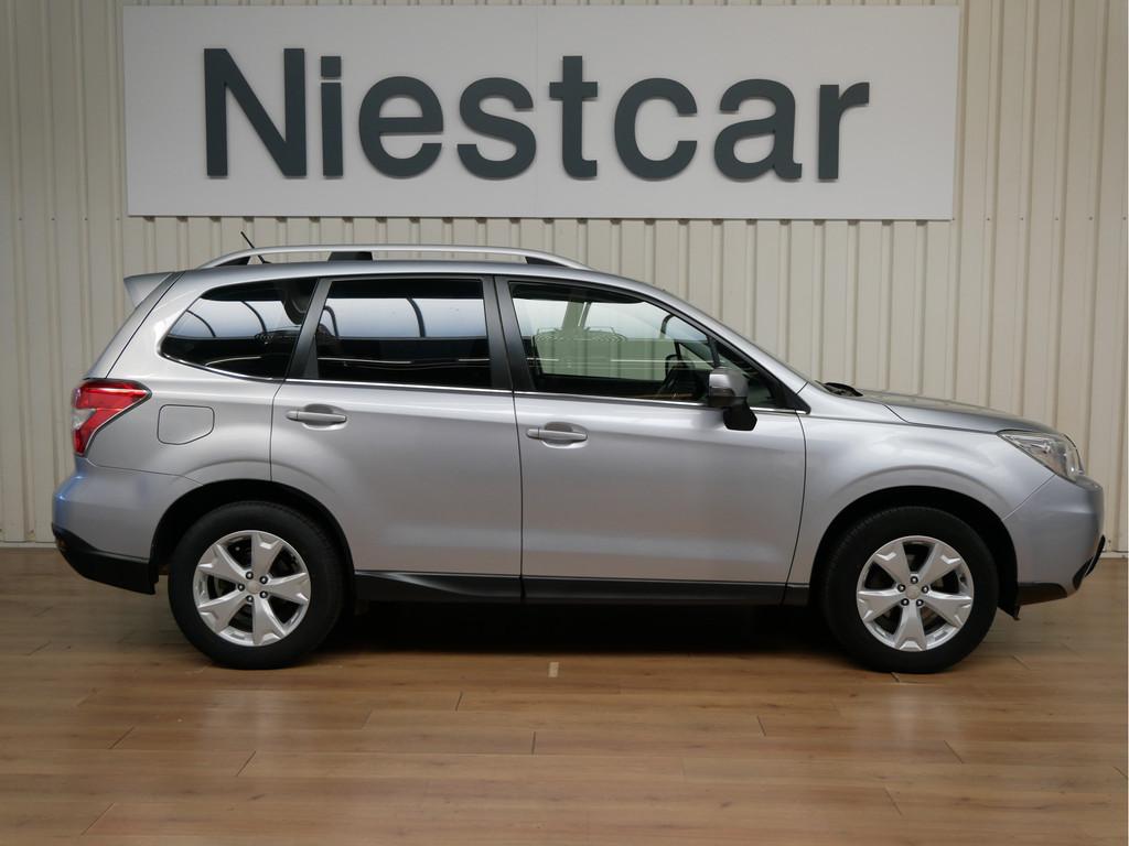 Subaru Forester 2.0 Luxury Plus met Navigatie enTrekhaak, Auto's, Subaru, Automaat, Euro 5, Zwart, 4 cilinders