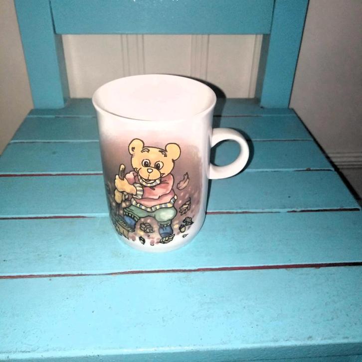 Vintage bekers/mokken met beer print 4 stuks, Huis en Inrichting, Keuken | Servies, Gebruikt, Glas of Glazen, Overige stijlen