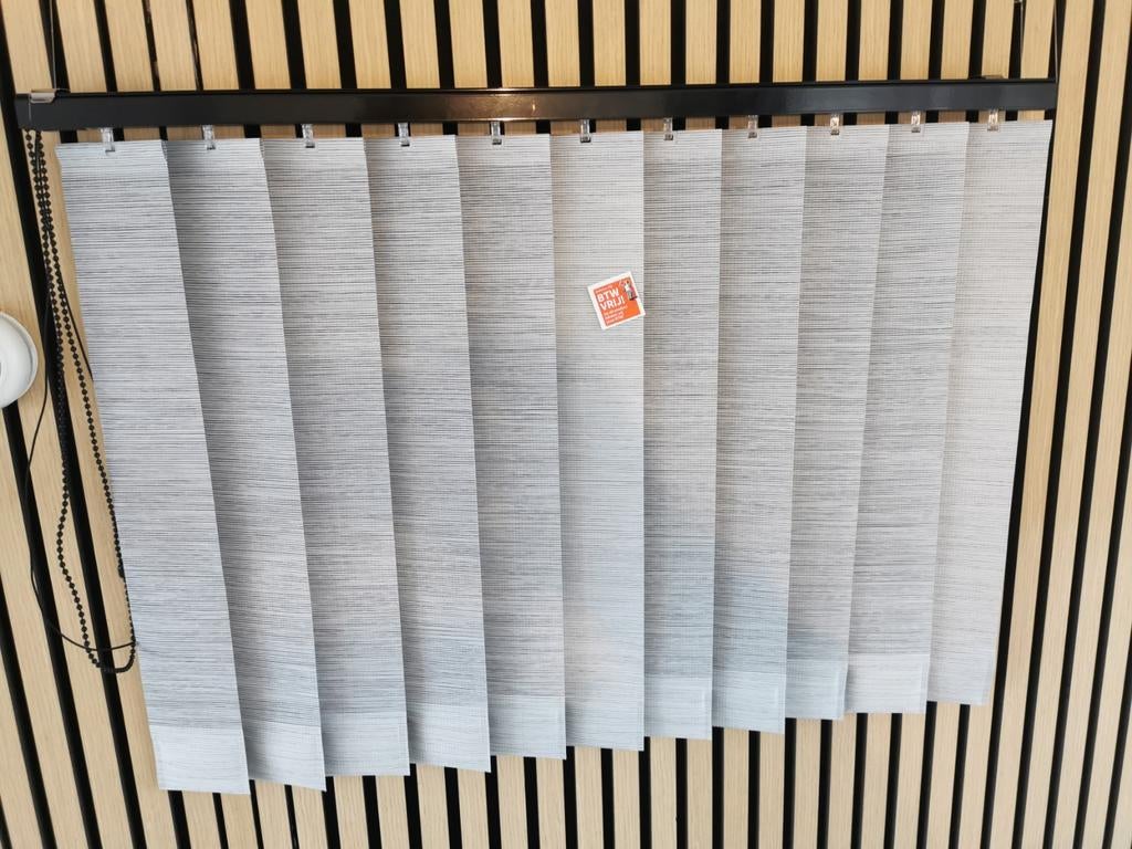 Grijze verticale lamellen (84x61 cm). Nieuw, Huis en Inrichting, Stoffering | Gordijnen en Lamellen, Ophalen, Gebruikt, 50 tot 100 cm
