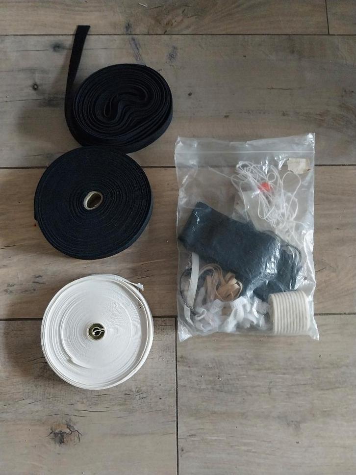 Wit en zwart elastiek op rol, Hobby en Vrije tijd, Naaien en Fournituren, Nieuw, Lint, Band of Elastiek, Ophalen of Verzenden