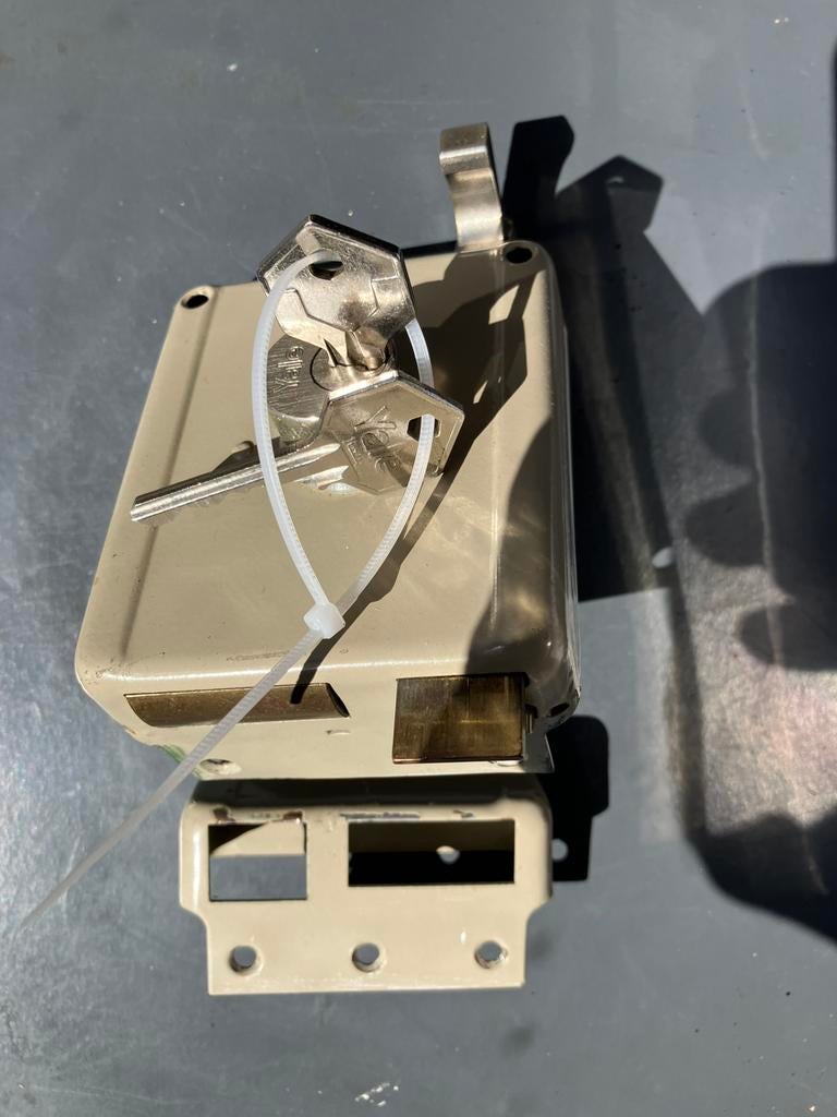 Cilinderslot 3x, oplegslot 1x, Ophalen, Gebruikt, Slot