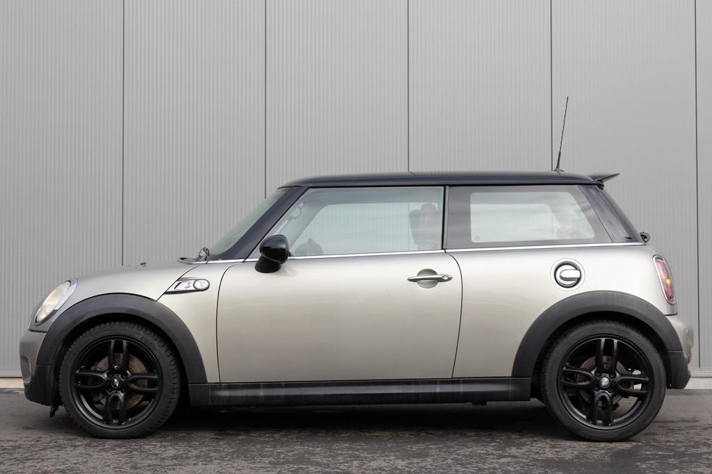 MINI Mini 1.6 Cooper S | 175PK | NL-AUTO | LEDER | AIRCO |, Voorwielaandrijving, Gebruikt, 4 cilinders, 4 stoelen