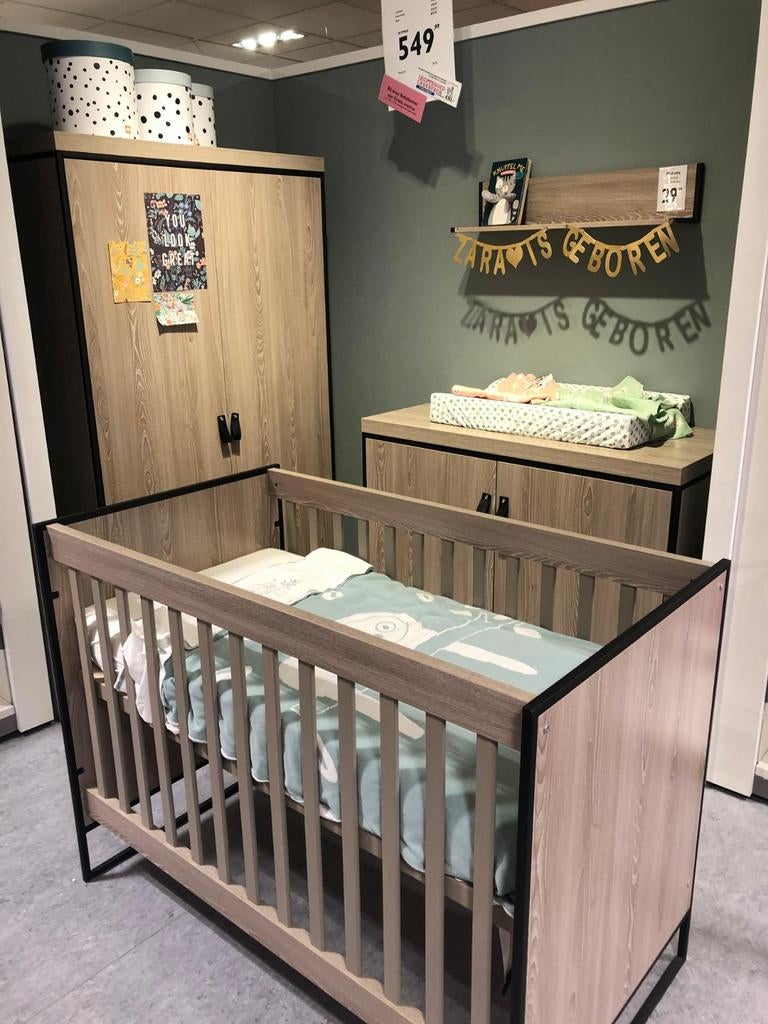 Complete kinderkamer met ledikant, kledingkast en commode, Ophalen of Verzenden, Jongetje of Meisje