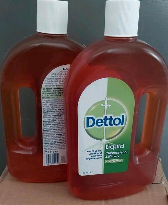 Dettol 750ml. P.s 8,-  2 flessen €14,-  nog 2 flessen!!, Huis en Inrichting, Schoonmaakartikelen, Schoonmaakmiddel, Ophalen