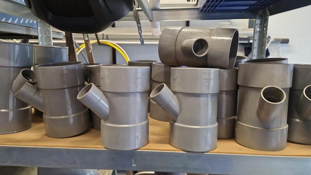 17x PVC T-stukken 110-40-110 (45 graden lijmmof), Ophalen, Nieuw