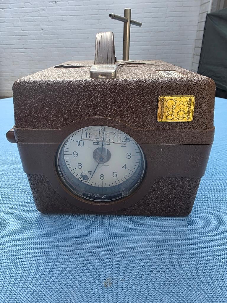 Benzing Quartz duivenklok constateur Taubenuhr Q89, Meerdere dieren, Postduif