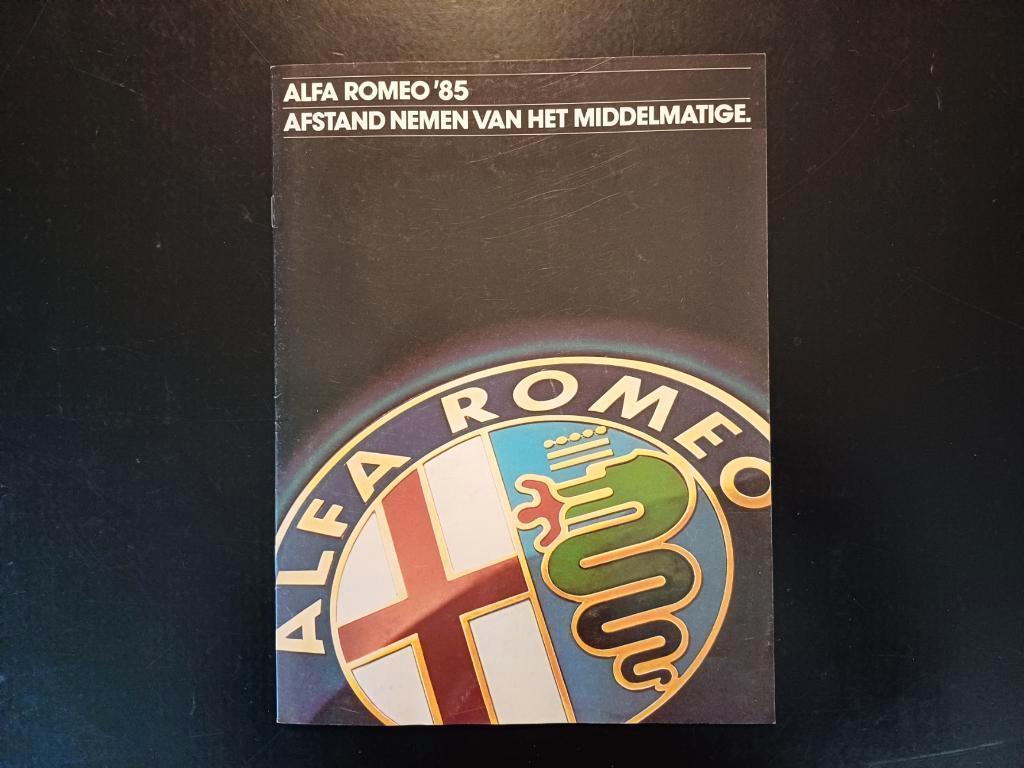 ALFA ROMEO 1985 brochure folder origineel NL, Ophalen of Verzenden, Zo goed als nieuw, Alfa Romeo
