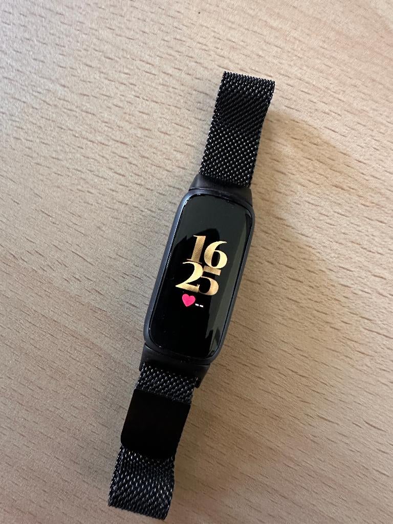 Fitbit Luxe Zwart, Sieraden, Tassen en Uiterlijk, Activity trackers, Zwart, Ophalen of Verzenden, Zo goed als nieuw, Fitbit