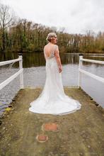 Prachtige trouwjurk met kraaltjes en sleep – maat 40/42, Ophalen, Trouwjurk, Wit, Casablanca Bridal