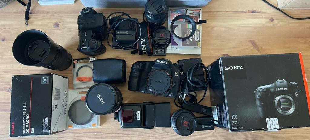 Sony Alpha a200 & Sony Alpha a77II (ILCA-77M2) + lenzen, Ophalen of Verzenden, Gebruikt, Spiegelreflex, Sony
