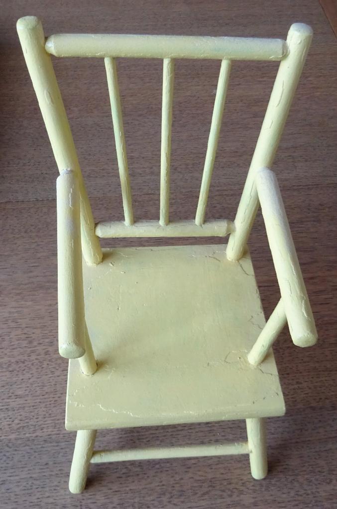 Twee Vintage houten poppenstoeltjes - geel en bruin, Ophalen of Verzenden