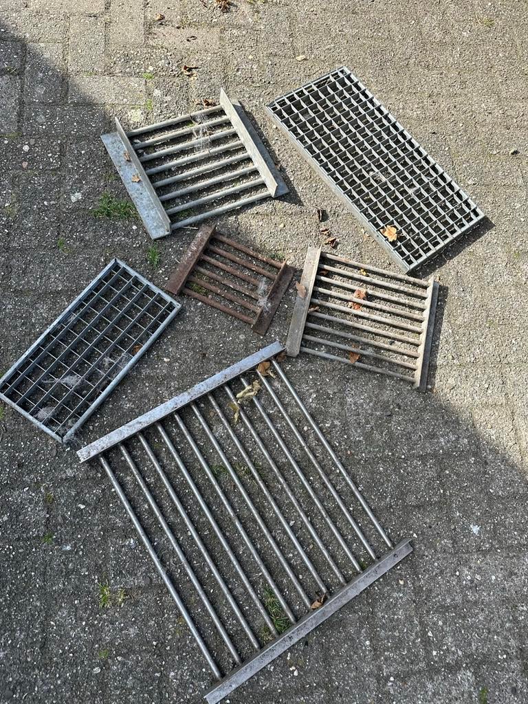 Diverse Roosters: Staal en RVS voor Afvoer en Ventilatie, Ophalen, Afvoer, Gebruikt, Rvs