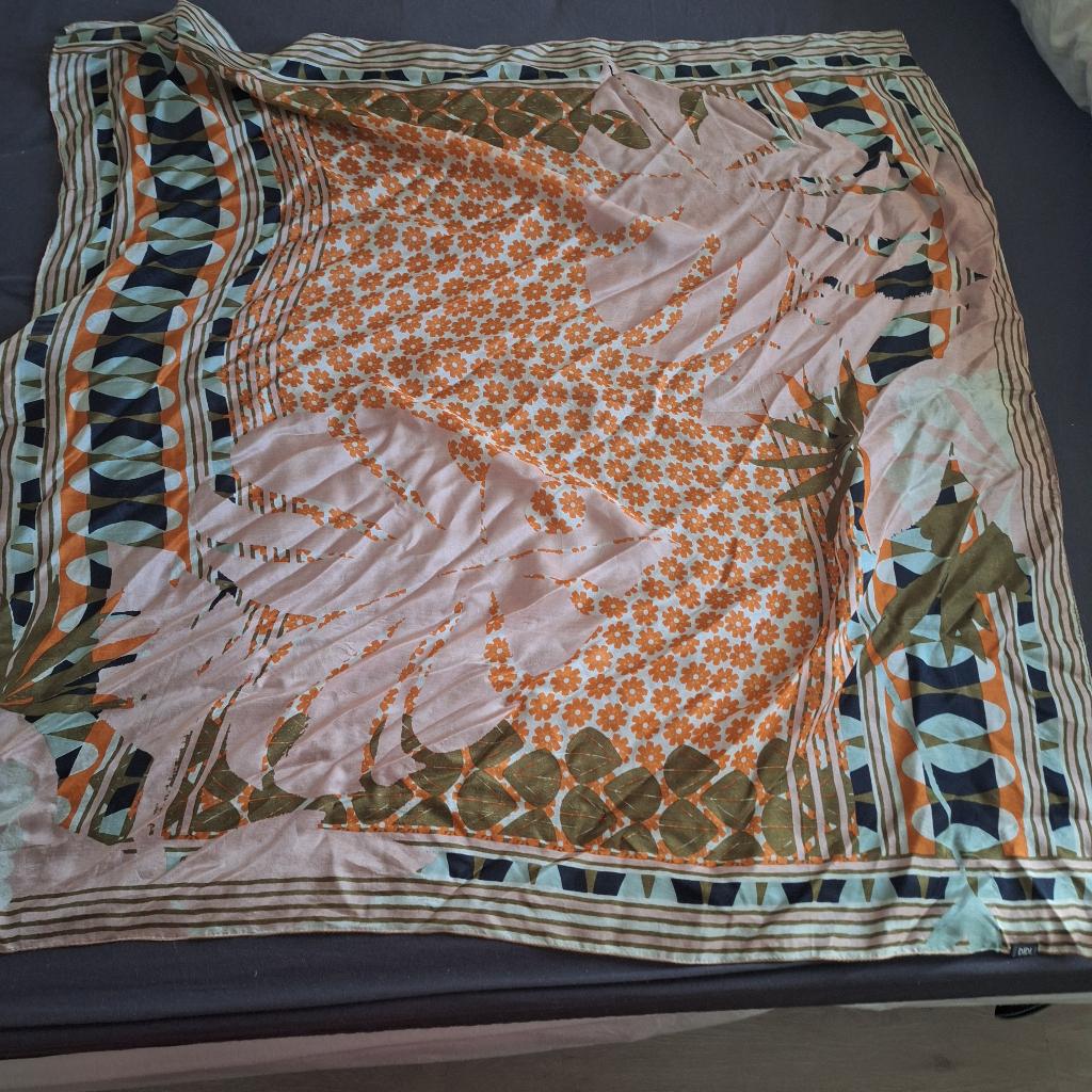 sjaal ( zomer) DIdi 95x95cm, Kleding | Dames, Mutsen, Sjaals en Handschoenen, Maat 46/48 (XL) of groter, Didi, Ophalen of Verzenden
