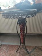 Decoratieve bijzettafel van dienblad en vaas, Ophalen, Overige materialen, Overige kleuren, 50 tot 75 cm