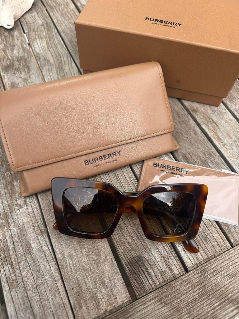 Burberry Daisy Zonnebril - Bon aanwezig, Overige merken, Gebruikt, Zonnebril, Bruin