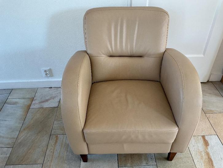 FAUTEUIL LEER CRÈME beige, Huis en Inrichting, Fauteuils, Zo goed als nieuw, Leer, 75 tot 100 cm, 75 tot 100 cm, Ophalen of Verzenden