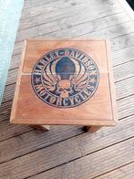 Bijzettafel met gebrand logo, Ophalen, Rond, Minder dan 55 cm, 45 tot 60 cm