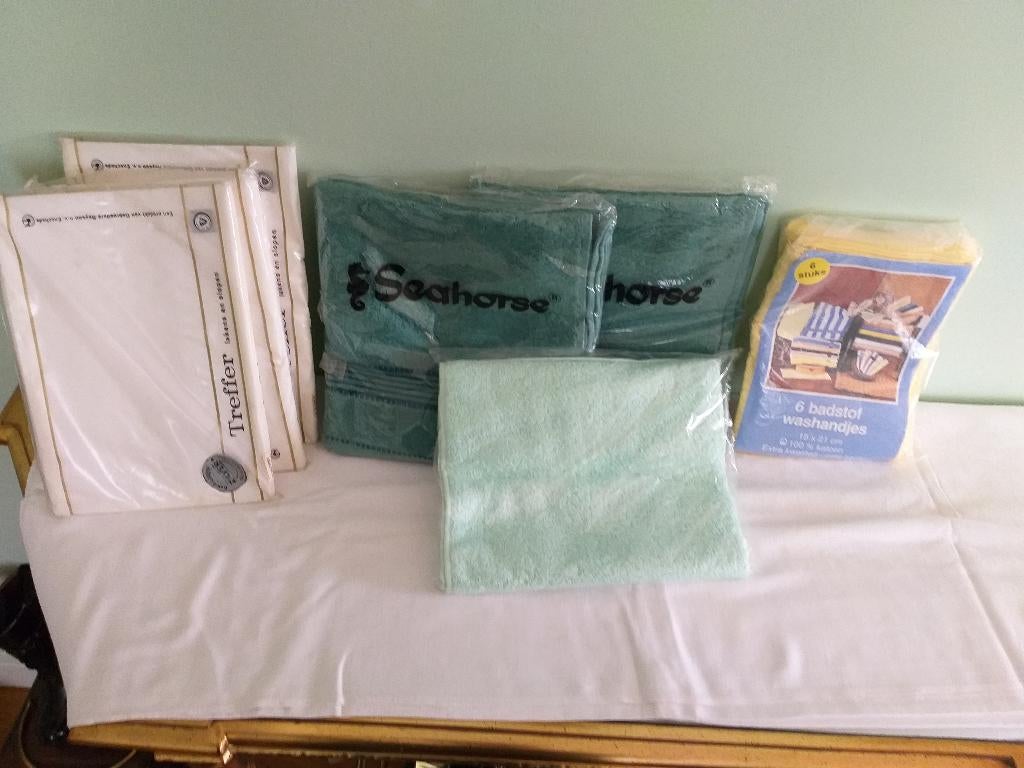 2 Badhanddoeken + washandjes, Ophalen of Verzenden, Nieuw