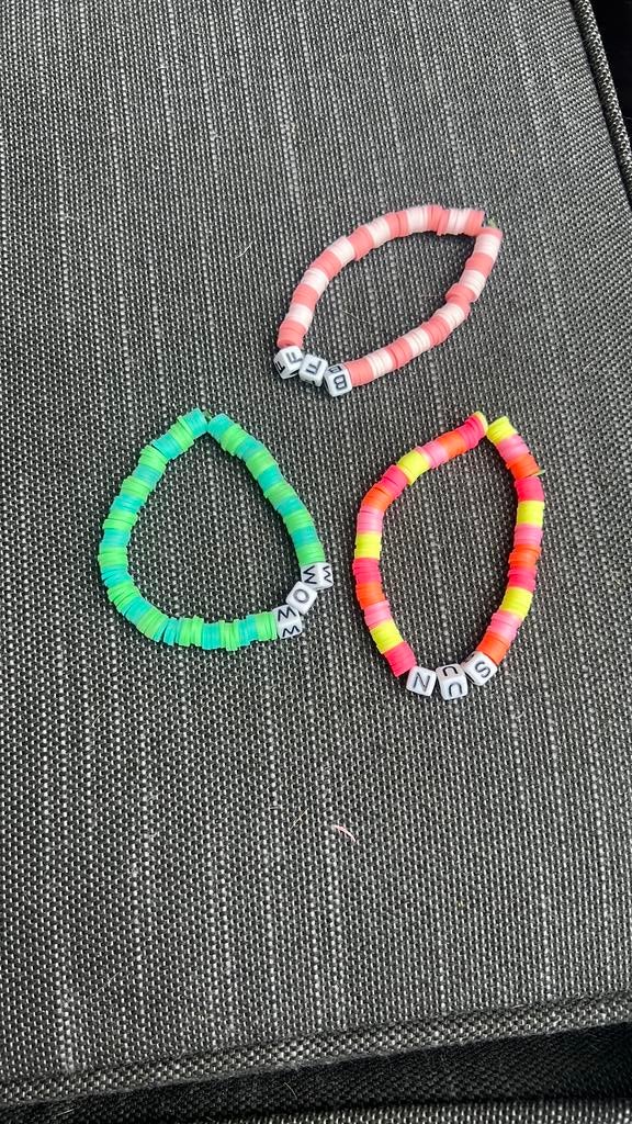 Leuke Armbandjes, Ophalen of Verzenden, Zo goed als nieuw, Elastiek