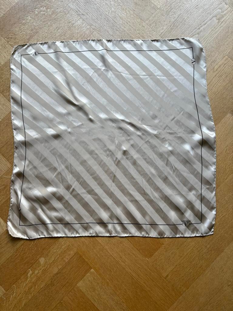 Vintage Valentino sjaal shawl zijde satijn ca 67x67cm, Ophalen of Verzenden, Zo goed als nieuw, Maat 46/48 (XL) of groter, Sjaal