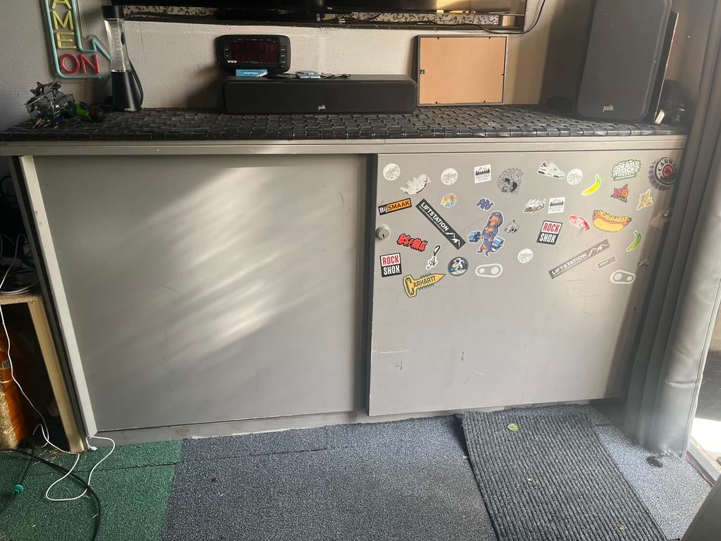 GRATIS Stalen kast voor in de garage 200x45x107cm, Ophalen, Zo goed als nieuw