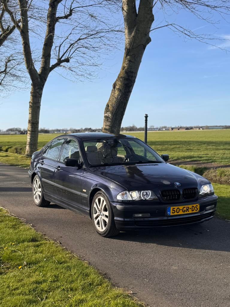 BMW 320i e46 sedan, 2171 cc, Achterwielaandrijving, Beige, Blauw