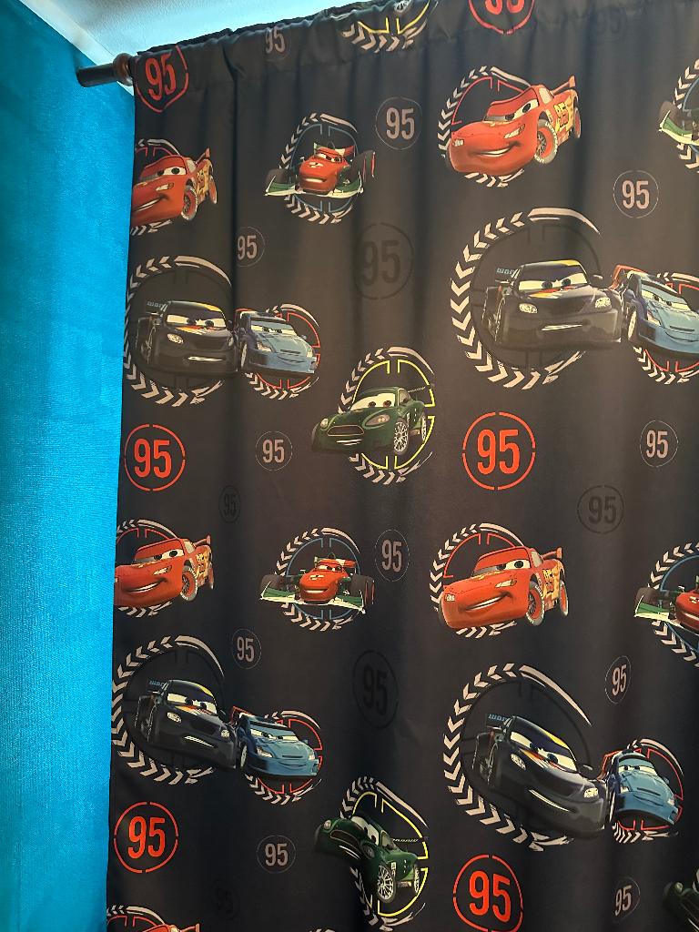 2 Gordijnen 158 x 138cm Kinderkamer Disney Cars Pixar, Ophalen of Verzenden, Overige figuren, Gebruikt, Overige typen