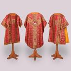 Kazuifel met 2 dalmatieken, Rood, neogotiek, Ophalen of Verzenden