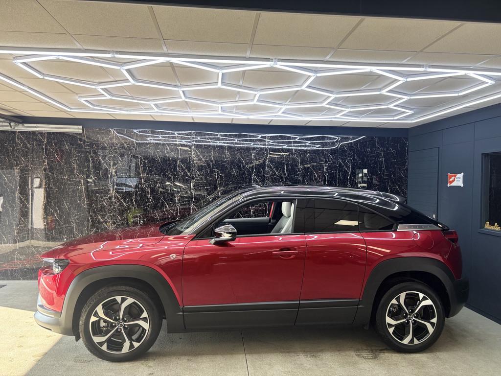 Mazda MX-30 e-SkyActiv R-EV 170 Makoto PANO/ BOSE SPEAKERS, Auto's, Mazda, 74 pk, Zwart, 4 cilinders, Leder en Stof