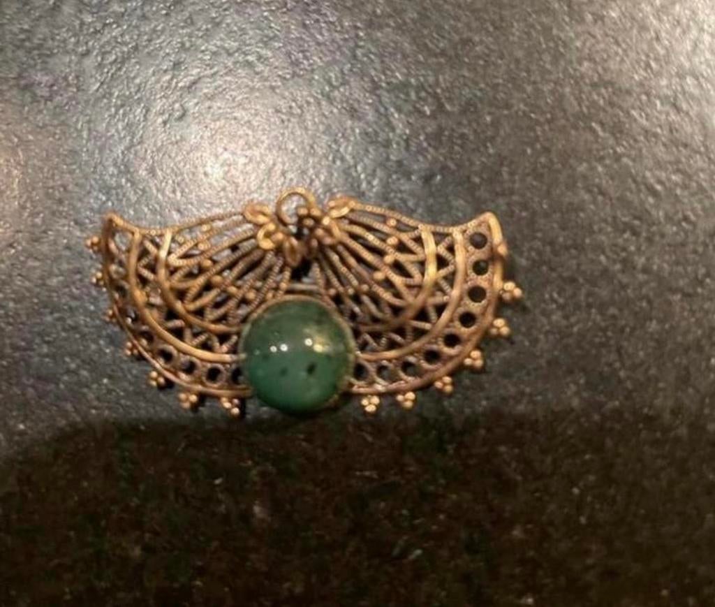 Broche met Groene Steen - Sierlijk Design, Overige materialen, 4 tot 7 cm, Gebruikt, Ophalen of Verzenden