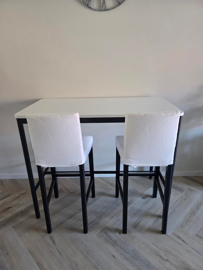 Hoge tafel met twee stoelen, Huis en Inrichting, Tafels | Eettafels, Ophalen, Gebruikt, Overige materialen, Tot twee personen
