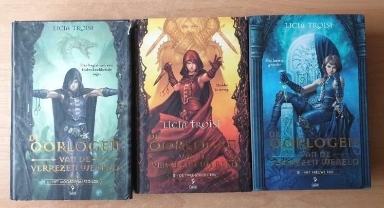 Licia Troisi - Oorlogen van de Verrezen Wereld (HC + omslag), Ophalen of Verzenden, Gelezen, Licia Troisi