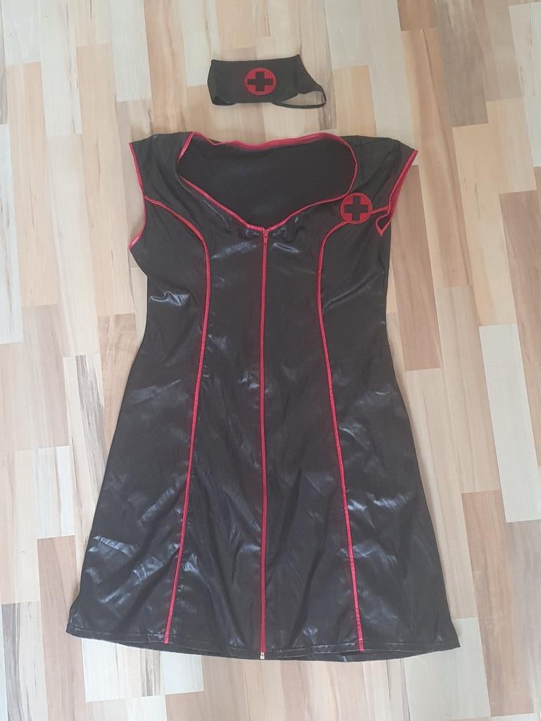 Verpleegster jurkje zwart/rood met hoofdkapje, maat L, Ophalen of Verzenden, Maat 42/44 (L)