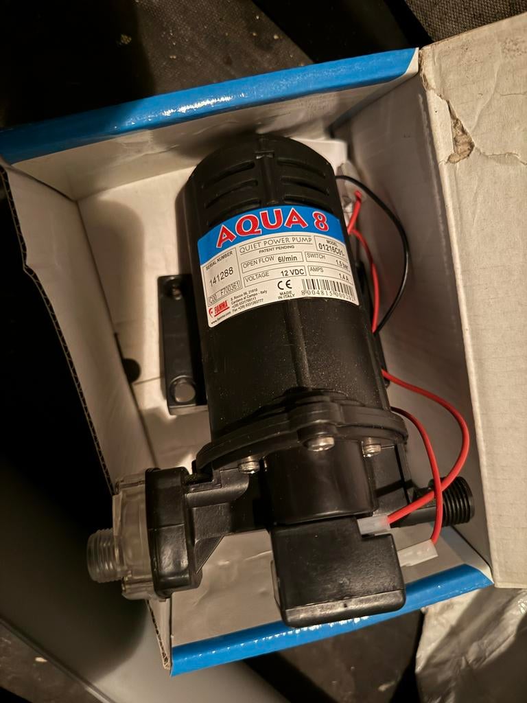 Pompe à eau FIAMMA Aqua 8 - 7L/min Filtre Inox, Pressostat
