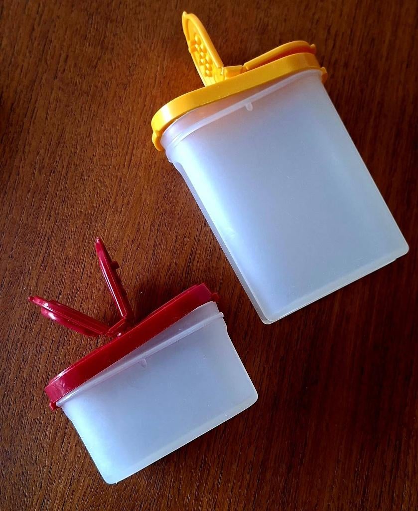 2 TUPPERWARE KRUIDEN POTJES VINTAGE 10x12 en 10x6.5cm., Huis en Inrichting, Keuken | Tupperware, Ophalen, Zo goed als nieuw, Overige typen