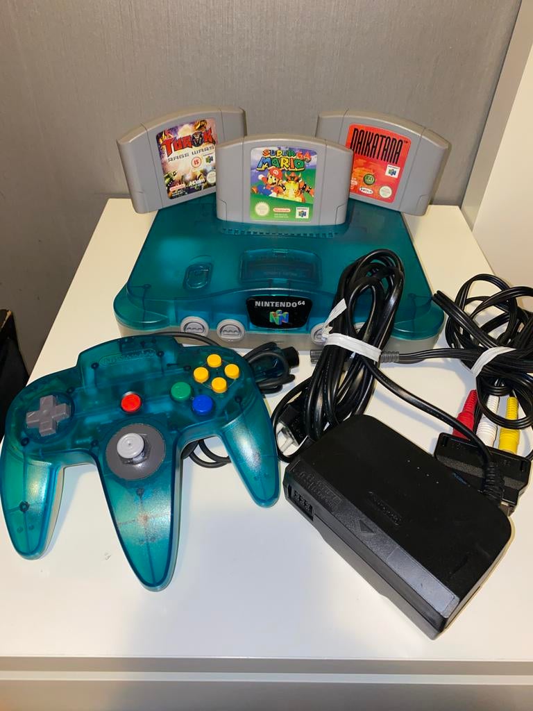 Nintendo 64 Ice Blue Clear Console met games, Spelcomputers en Games, Spelcomputers | Nintendo 64, Ophalen, Gebruikt, Met 1 controller