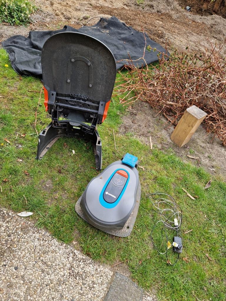 Gardena Sileno Minimo 250 robotmaaier incl huisje, Ophalen, Gebruikt, Minder dan 20 cm