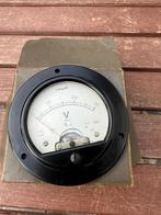Klassieke inbouw voltmeter en ventilatortje, Ophalen