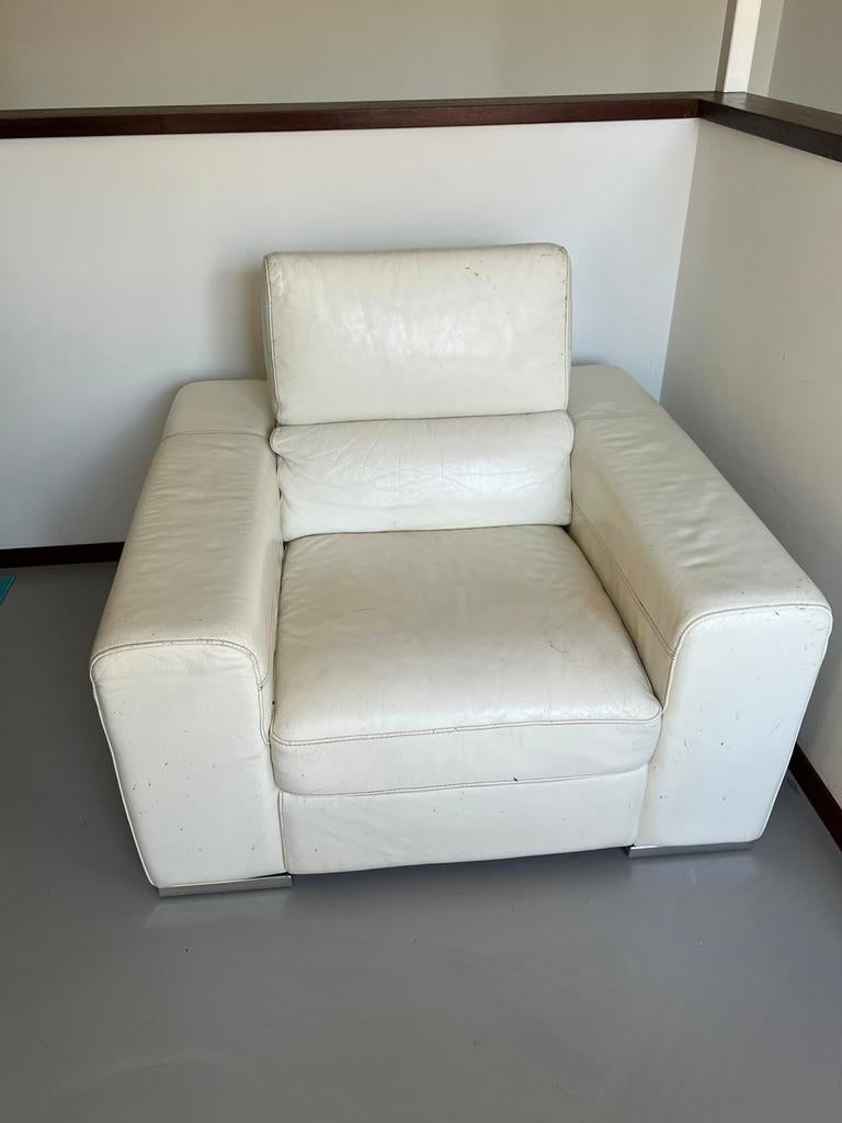 Wit leren love seat Chateau d'Ax - gratis, Ophalen, Tweepersoons, Zo goed als nieuw, Minder dan 150 cm