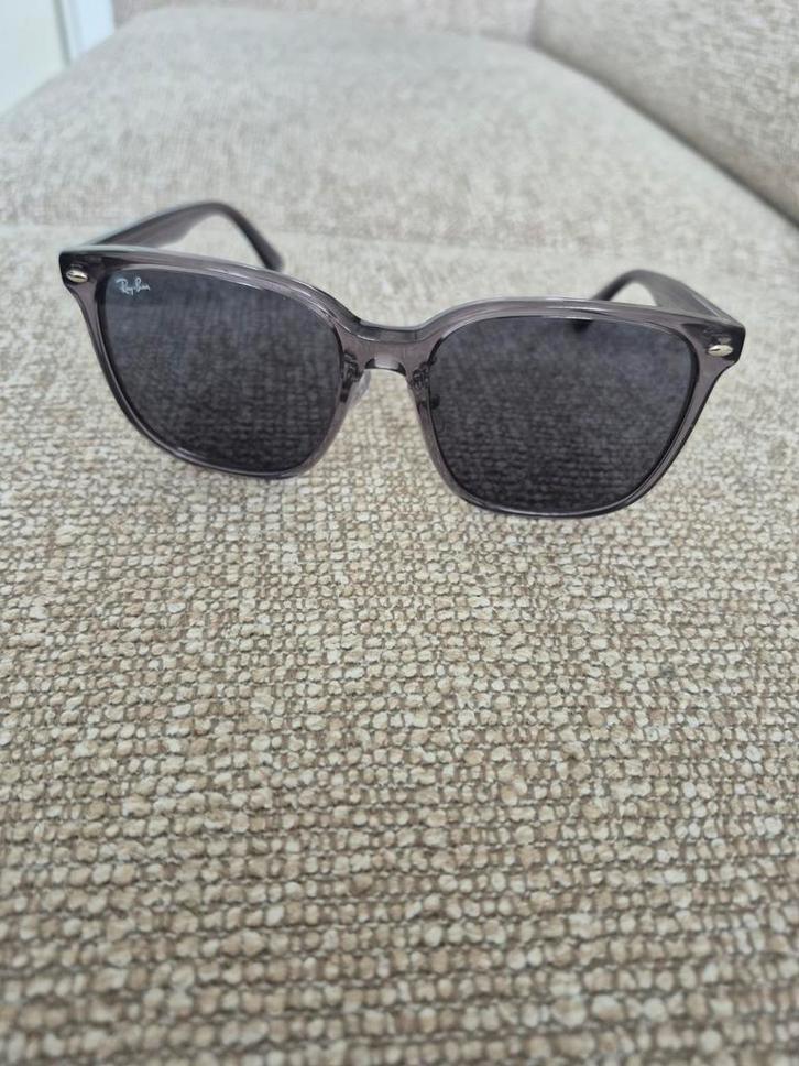 Ray-Ban zonnebril 0RB2206D grijs, Sieraden, Tassen en Uiterlijk, Zonnebrillen en Brillen | Dames, Zo goed als nieuw, Ray-Ban, Grijs