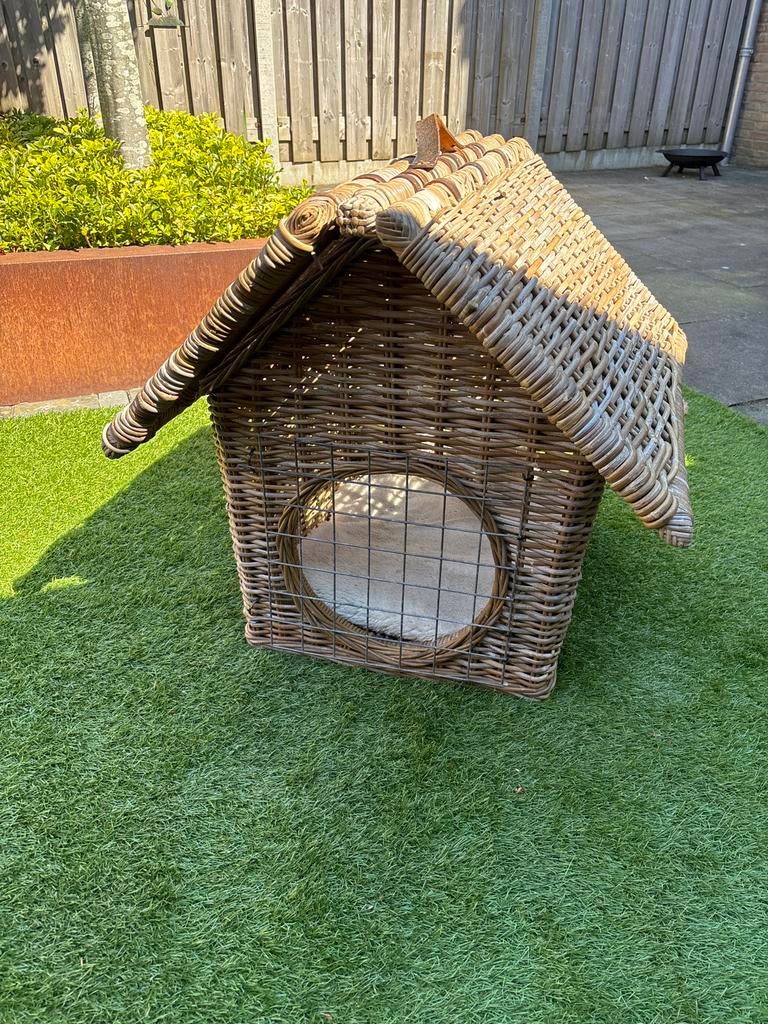 Leuk hondenhuisje/bench, Ophalen, Gebruikt